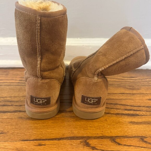 UGG Women's Classic Short II - Picture 3 of 6